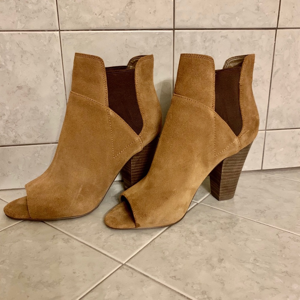 GUESS Besy peep-toe booties
